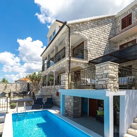 Dona Maria-five Bedroom Holiday With Pool Tatil Evi *
