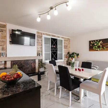 Tatil Evi Dona Maria-five Bedroom Holiday With Pool *