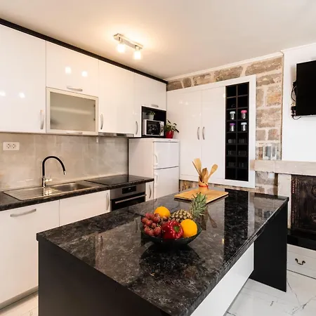Dona Maria-five Bedroom Holiday With Pool Prigradica