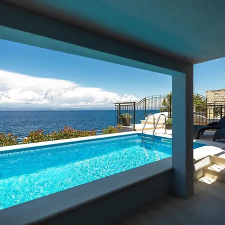 Dona Maria-five Bedroom Holiday With Pool