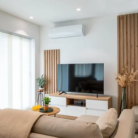 Tatil Evi Dona Maria-five Bedroom Holiday With Pool Prigradica