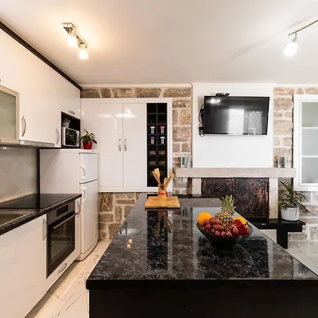 Dona Maria-five Bedroom Holiday With Pool Prigradica