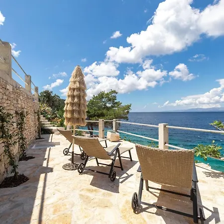 Tatil Evi Dona Maria-five Bedroom Holiday With Pool Prigradica