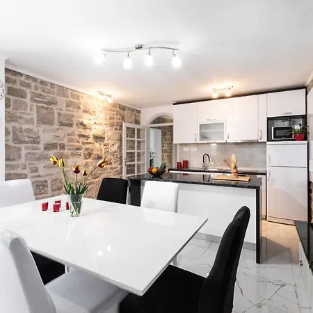 Dona Maria-five Bedroom Holiday With Pool Tatil Evi