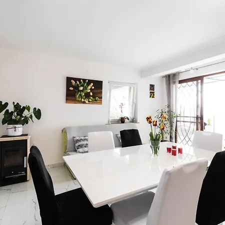 Dona Maria-five Bedroom Holiday With Pool * Prigradica