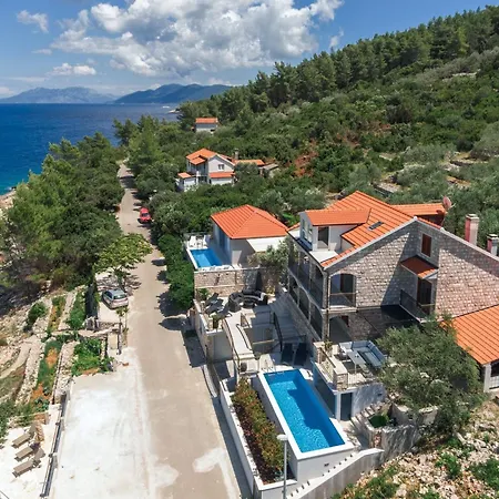 Tatil Evi Dona Maria-five Bedroom Holiday With Pool Prigradica