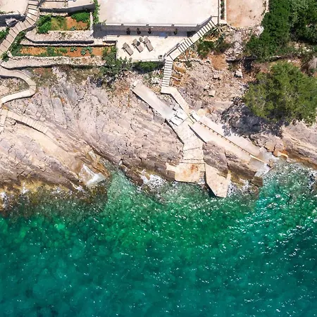 Dona Maria-five Bedroom Holiday With Pool *