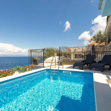 Tatil Evi Dona Maria-five Bedroom Holiday With Pool